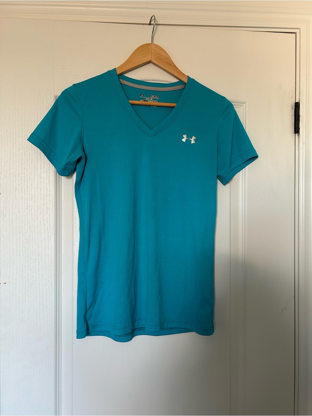 Under Armour Women's Teal V-Neck Athletic Tee - Short Sleeve